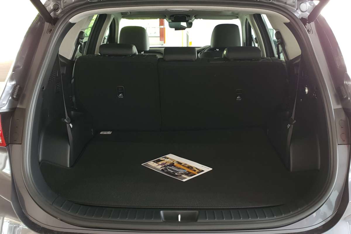 Hyundai Santa Fe Hybrid Trunk Opened