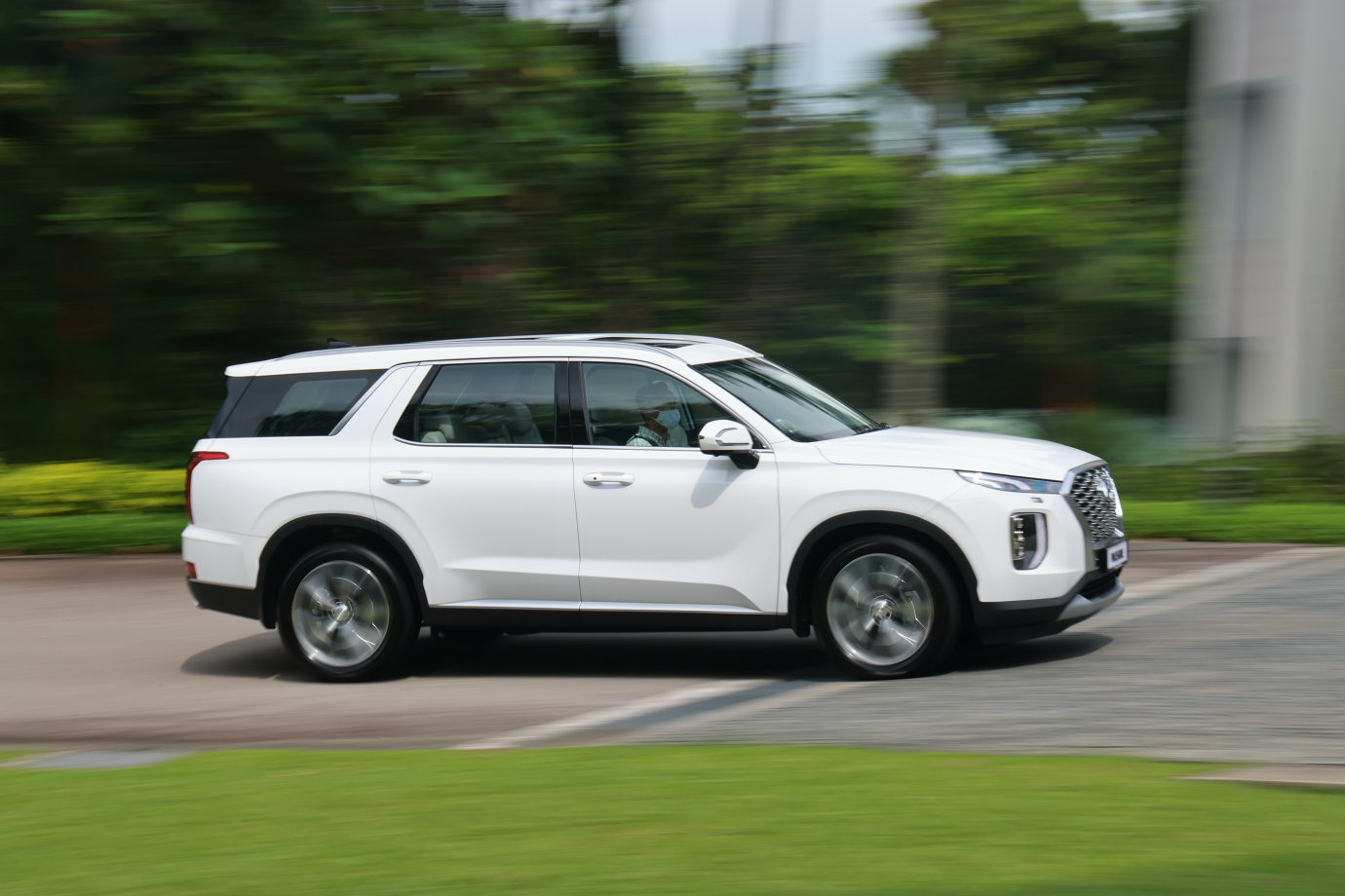 Hyundai Palisade in motion