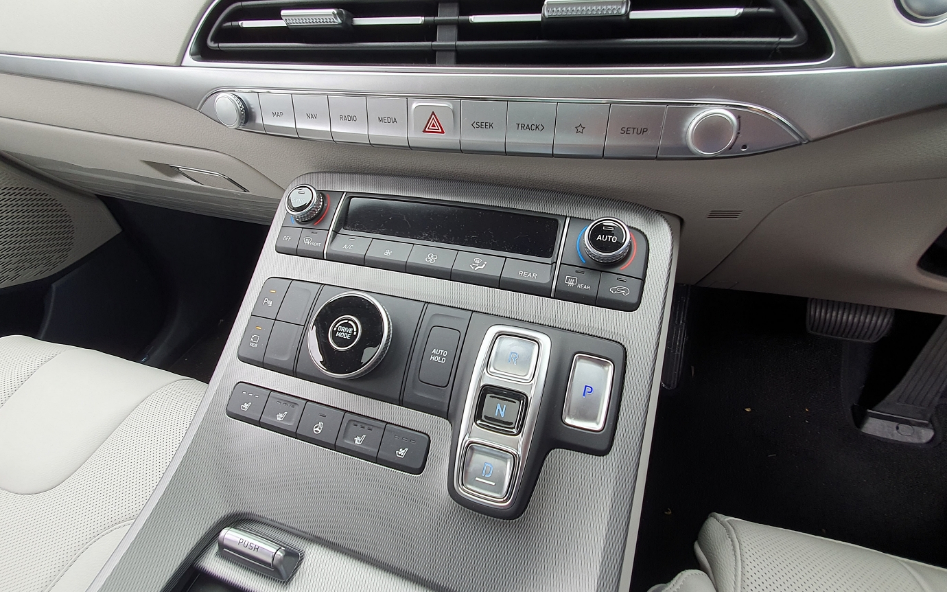 Hyundai Palisade central controls