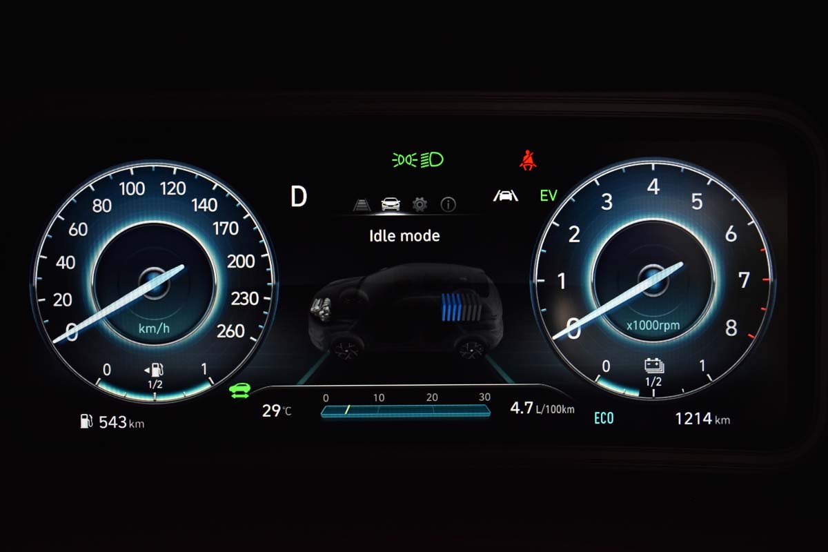 Hyundai KONA Hybrid driver display