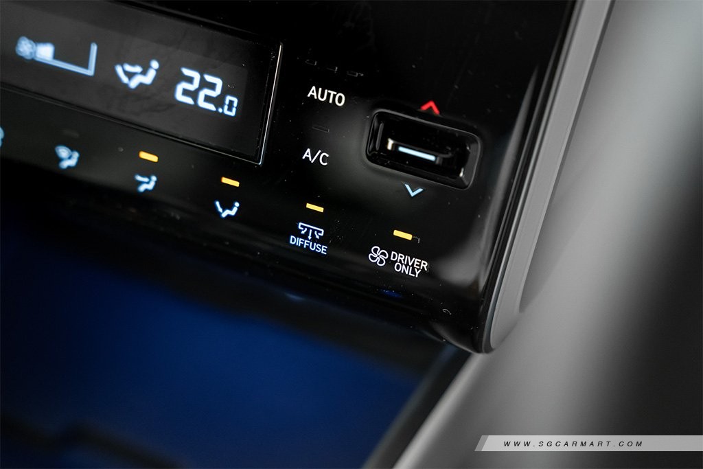 Hyundai Singapore TUCSON Hybrid climate controls