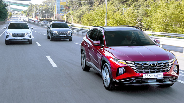 Hyundai TUCSON Hybrid driving