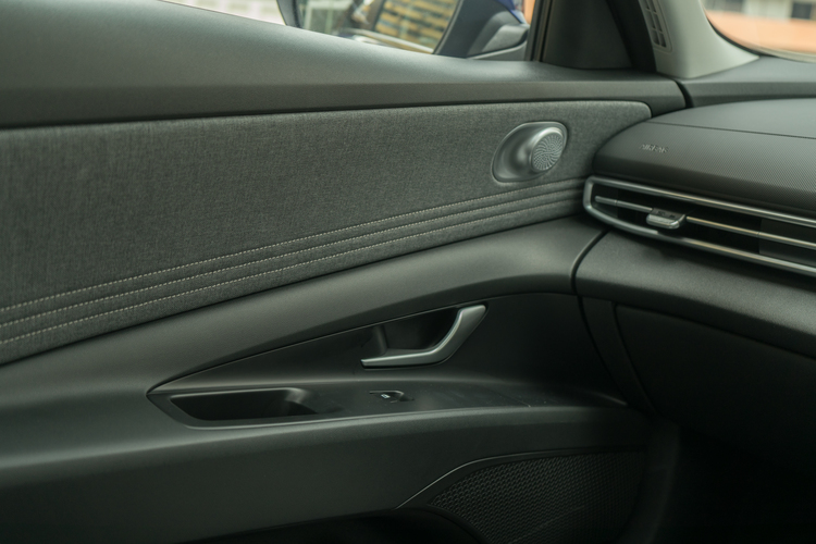 2021 Hyundai AVANTE interior arm rest