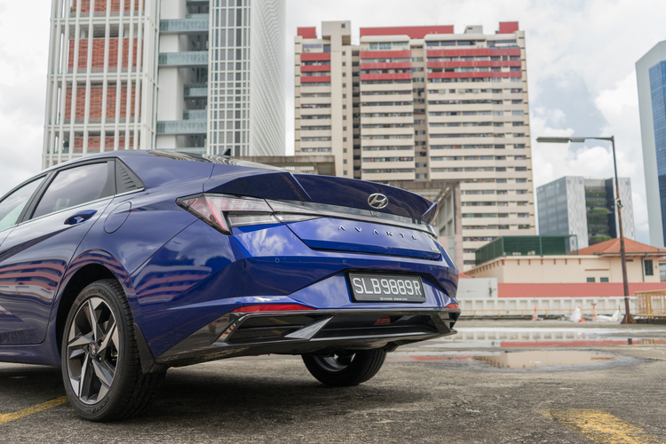 2021 Hyundai AVANTE rear view