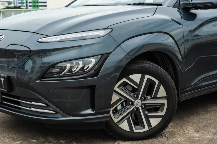 Hyundai KONA Electric headlamps