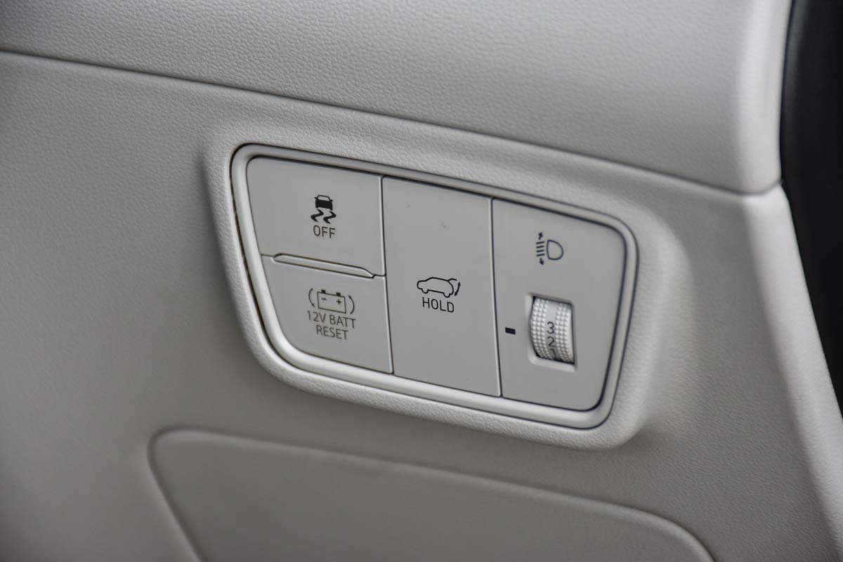 Hyundai Singapore TUCSON Hybrid driver side controls