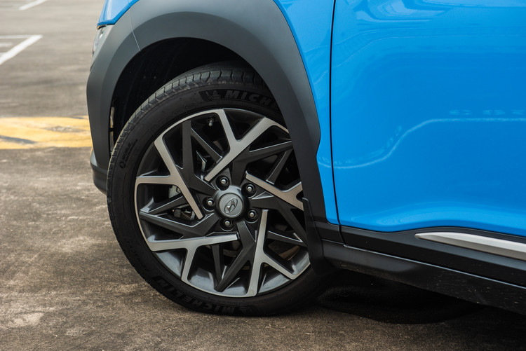 Hyundai KONA Hybrid 18 inch wheels