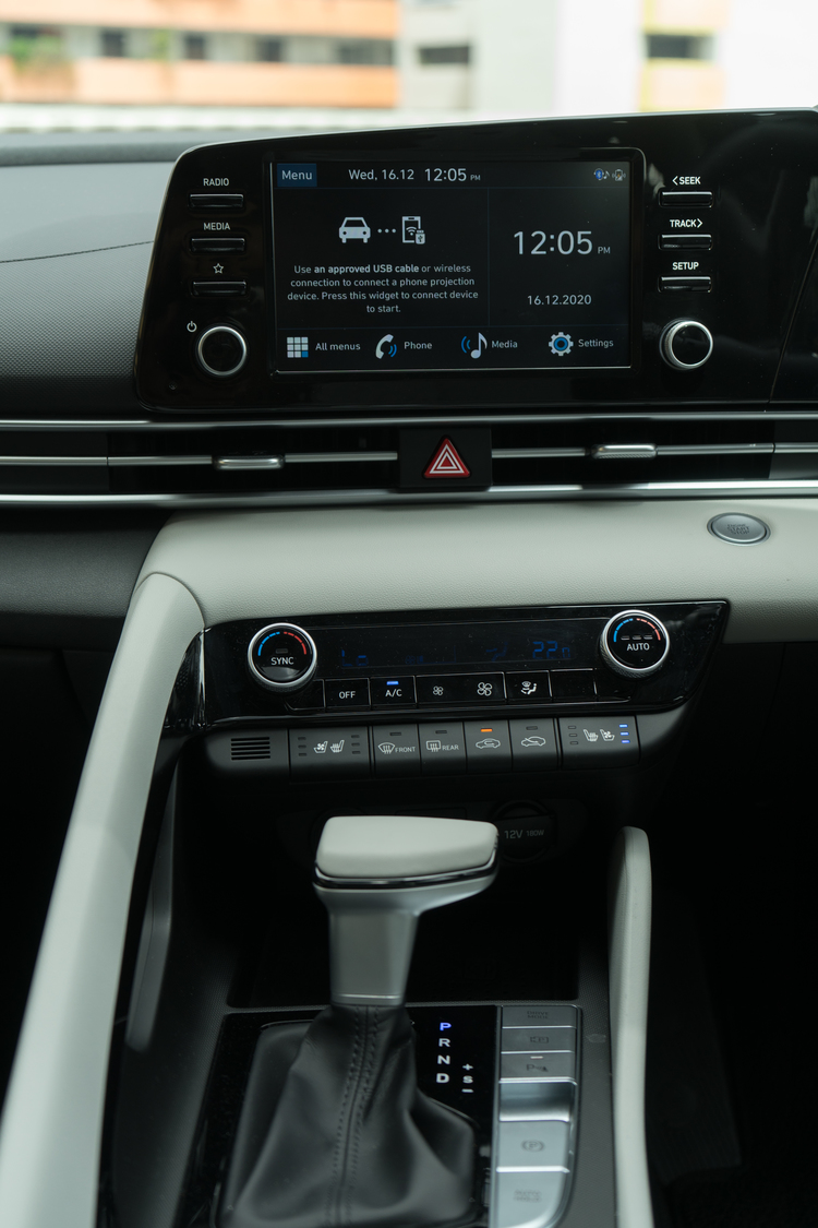 2021 Hyundai AVANTE infotainment display