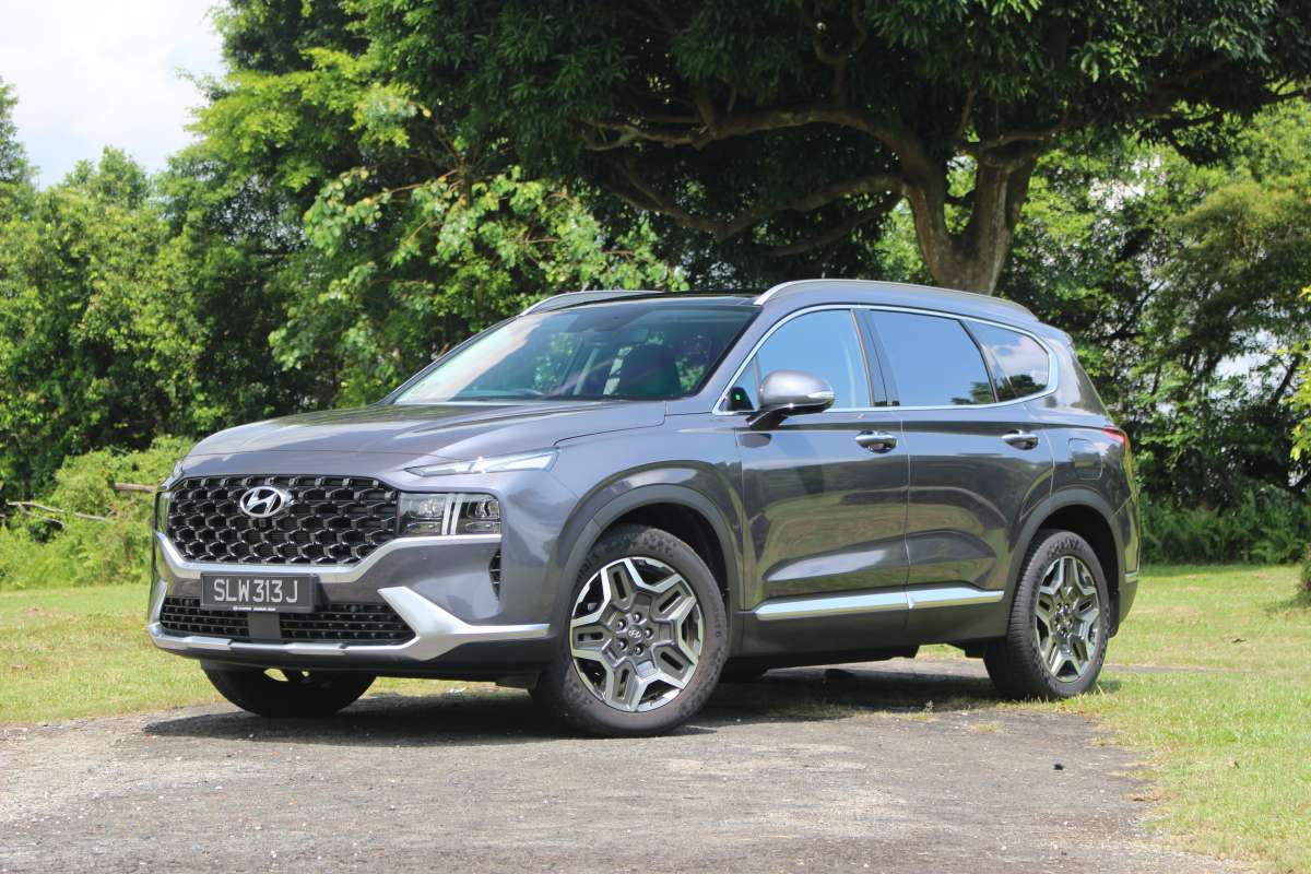 Hyundai Santa Fe Hybrid Front Exterior 2